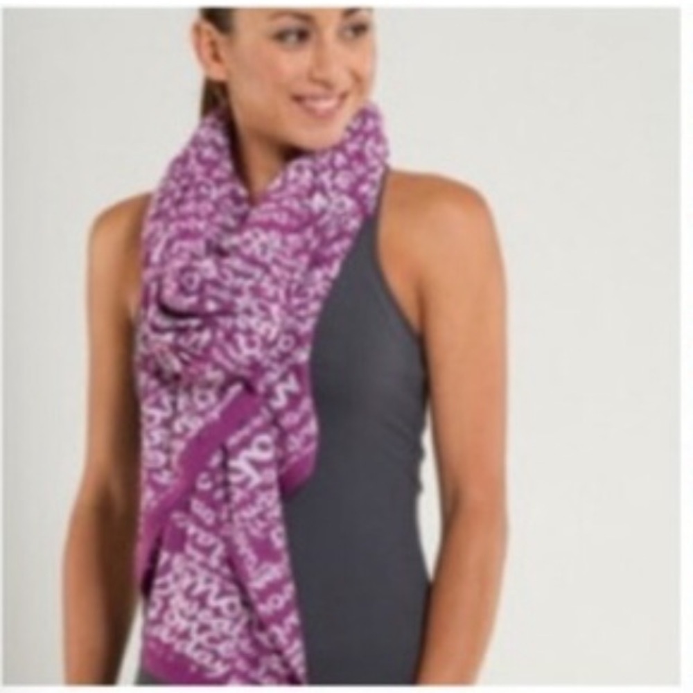 Lululemon Vinyasa Scarf Manifesto Print Heathered Dewberry Purple Grail